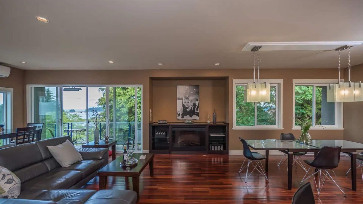 Regional District of Nanaimo Apartment | Luxury Downtown Penthouse