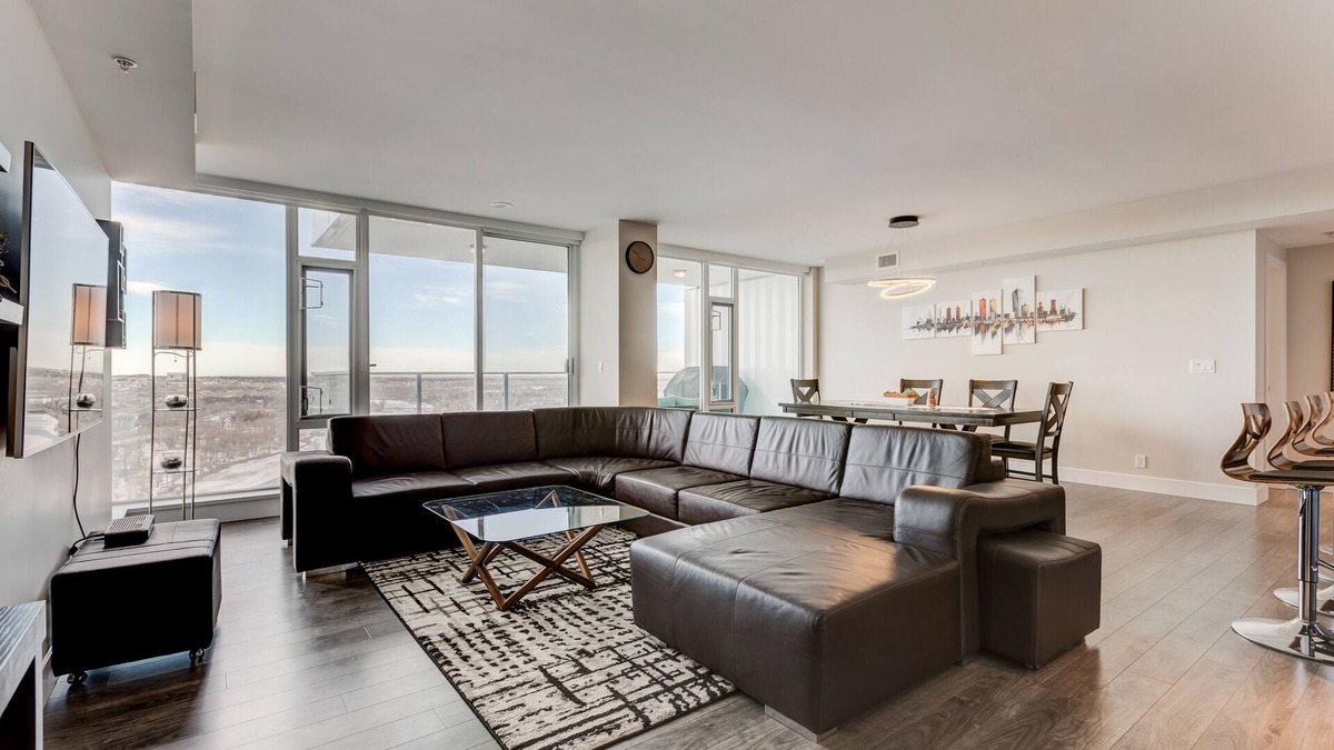 East Village Condo | Luxury Downtown Sub-Penthouse Condo on Riverfront - Near Stampede (1320 sq ft)