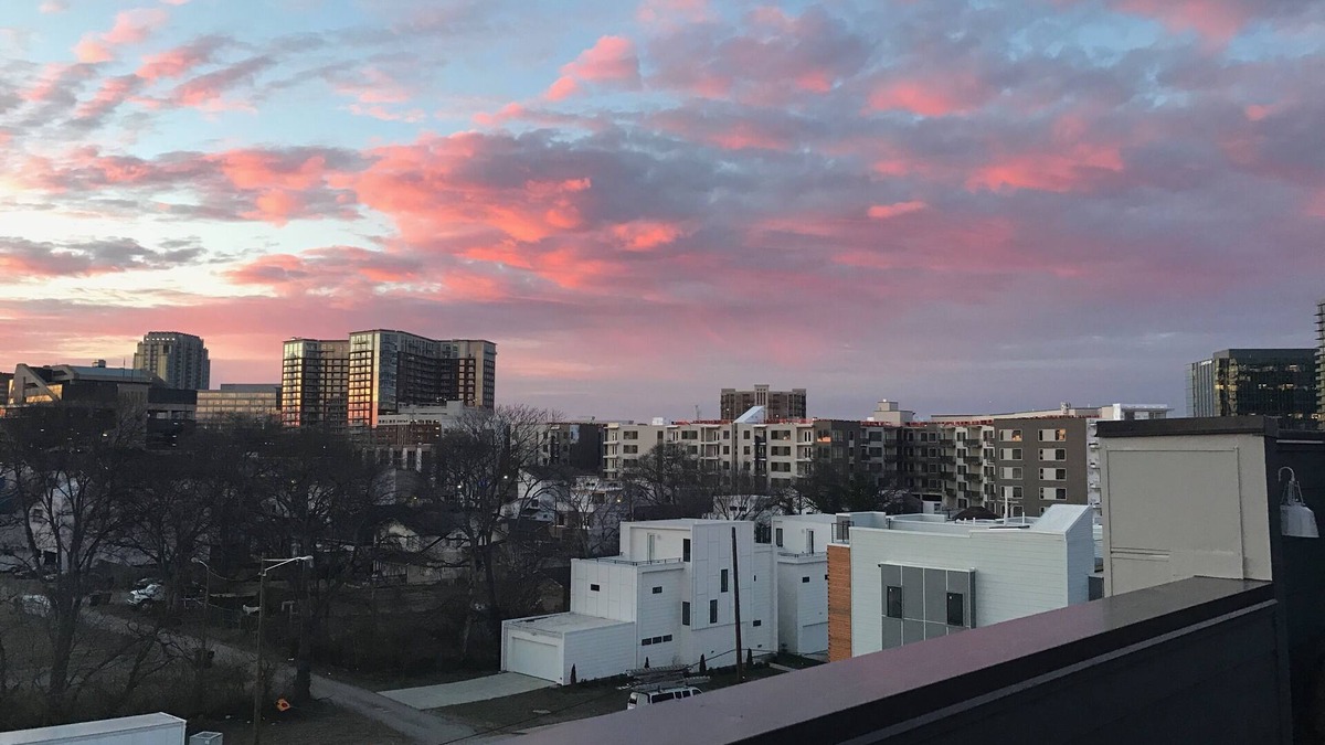Edgehill House | Luxury Downtown - Super Pad - Grand Skyline Views