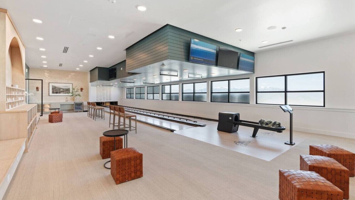 Downtown Salt Lake City Apartment | Luxury Downtown 1BR 1BA - Pool/Gym/Pkg/Bowls+More!
