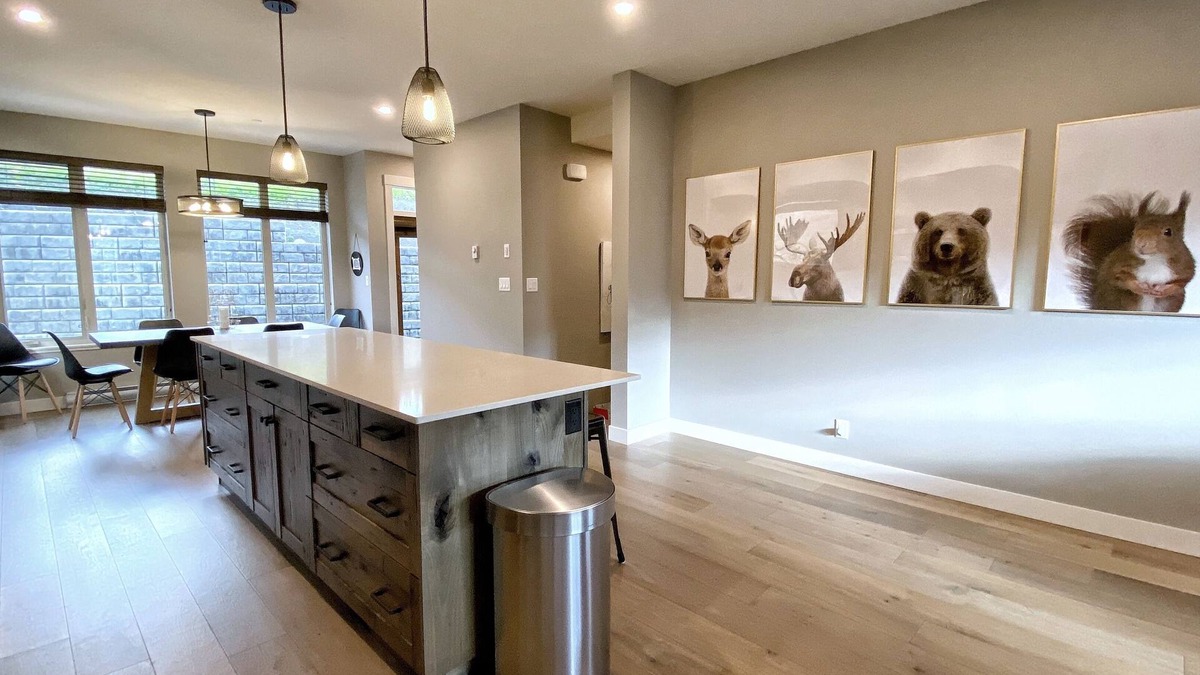 Sun Peaks House | 🌟Luxury Echo Landing🌟 Ski-in/Ski-Out 3 Bdrm Townhome with Hot Tub