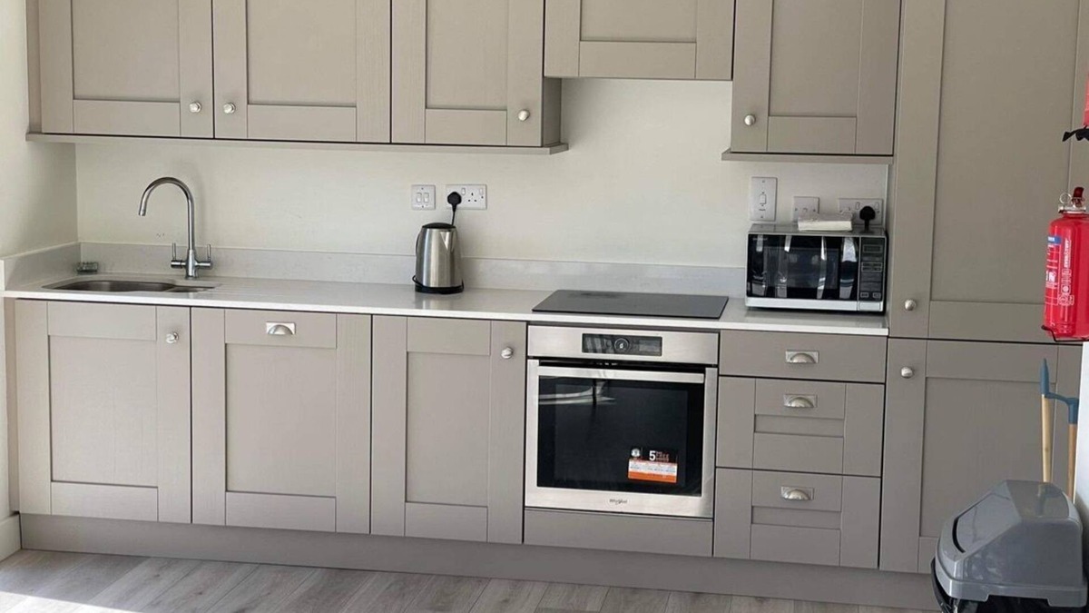Sandyford Apartment | Luxury en-suite large king size bedroom by Dublin Sandyford Mountain Views.