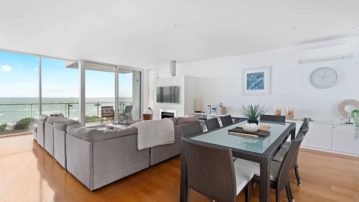 Hayborough House | Luxury Esplanade Beach House - 2A Olivers Pde, Hayborough