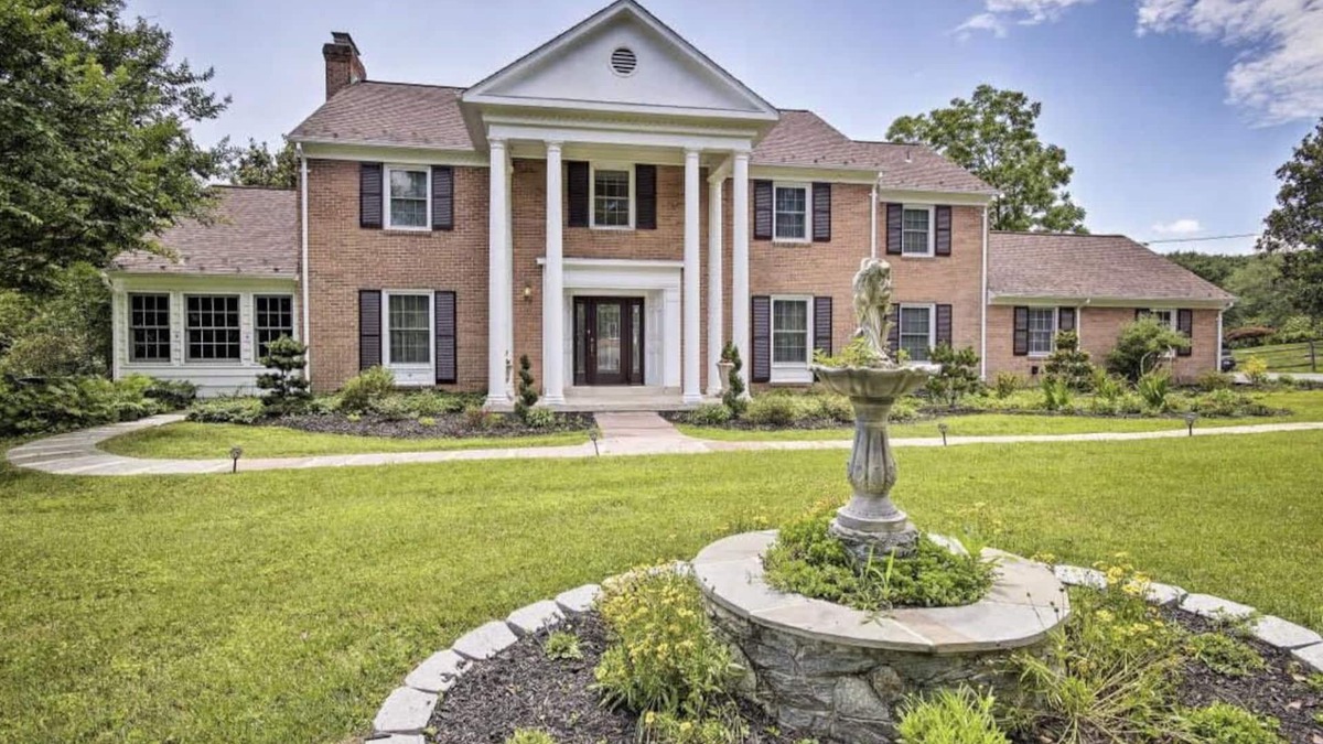 Travilah House | Luxury Estate just minutes from D.C.- Cherry Blossom Season 2023