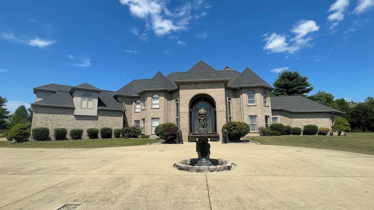 Prestonsburg House | Luxury Estate nestled atop stunning mountaintop golf course!