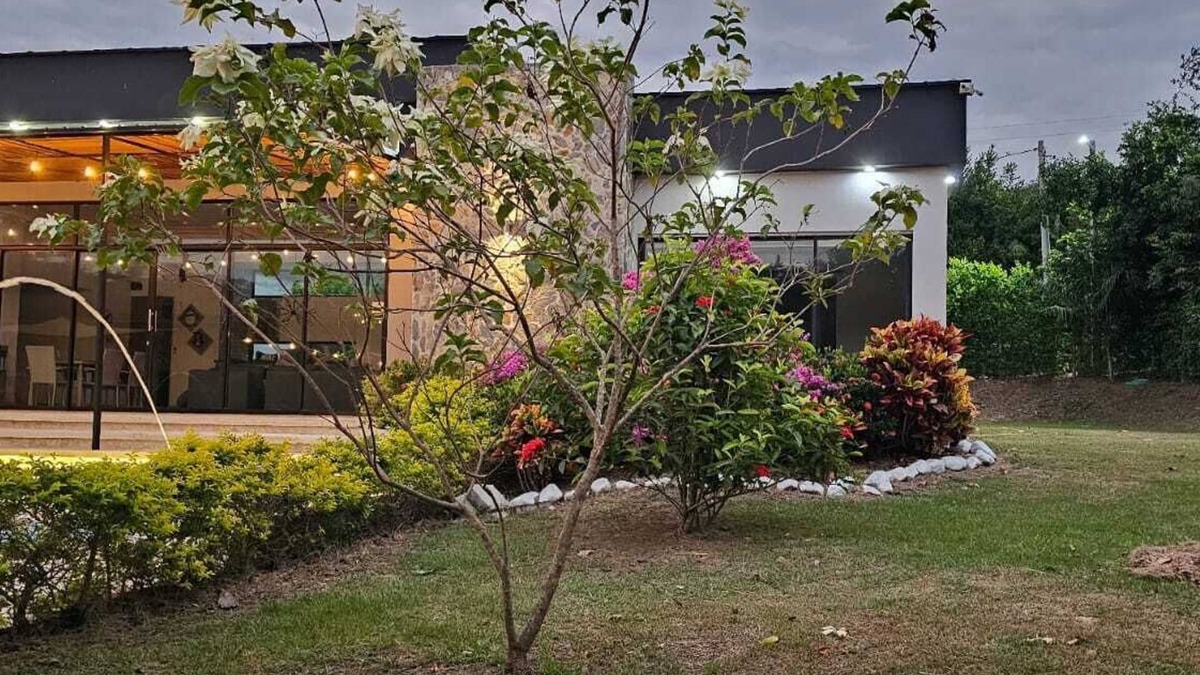Olaya House | Luxury Estate with Swimming Pool and Private Jacuzzi