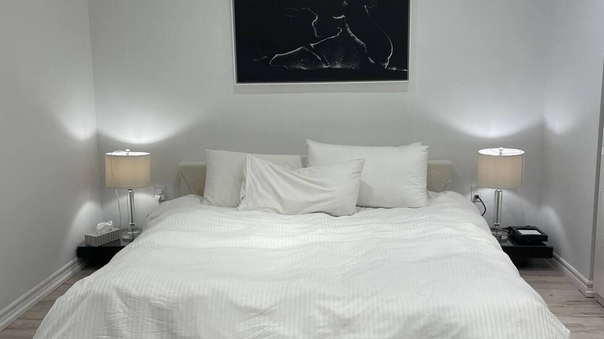 Glen Abbey Apartment | Luxury Executive Studio in prestigious Glen Abbey Oakville