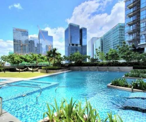 Bonifacio Global City House | Luxury Executive Suites 3 Bedroom Condo Uptown Parksuites Tower 1