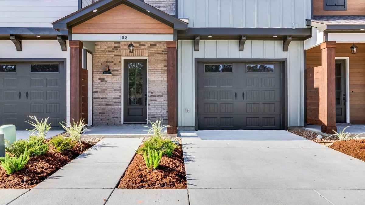 Youngsville House | Luxury, family friendly, backyard, private parking, Youngsville!