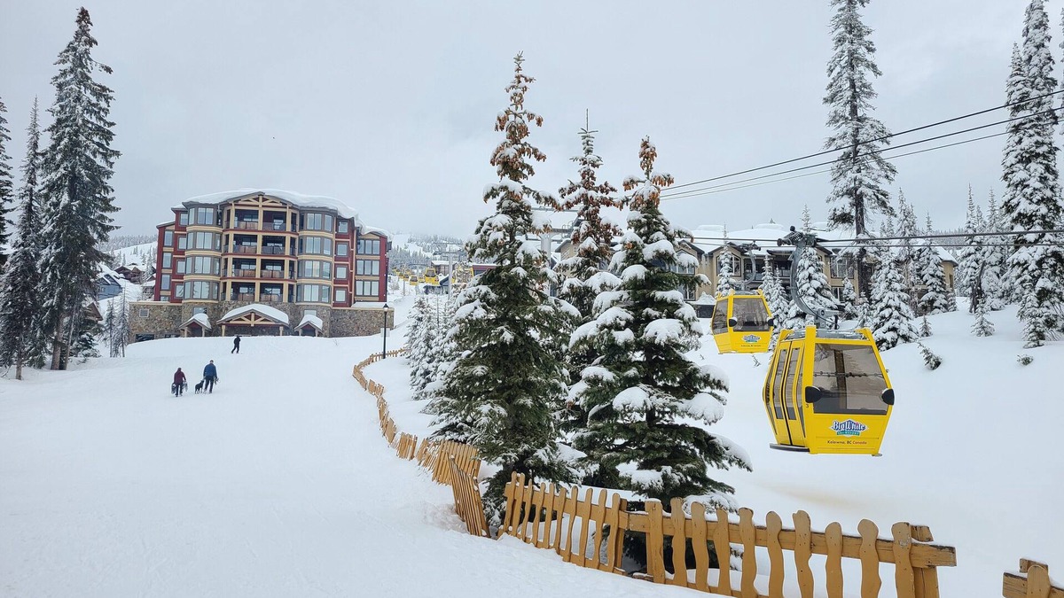 Big White Ski Resort Condo | Luxury family friendly condo with private hot tub and ski in/out to green run