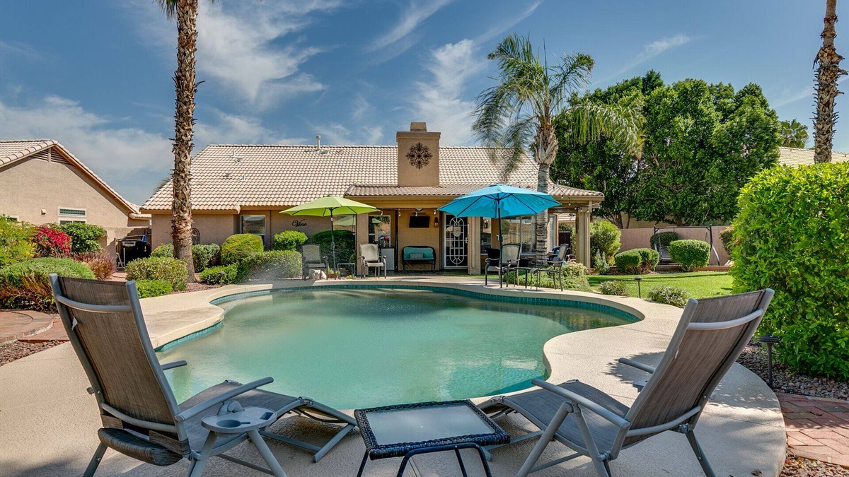 Palm Valley House | Luxury Family friendly home with resort-like pool and backyard on golf course!