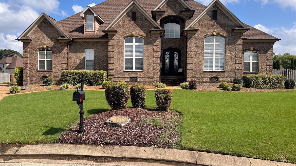 Jackson House | Luxury Family Friendly, 3 Br's, 3.5 BA , free parking, backyard with AC, WiFi