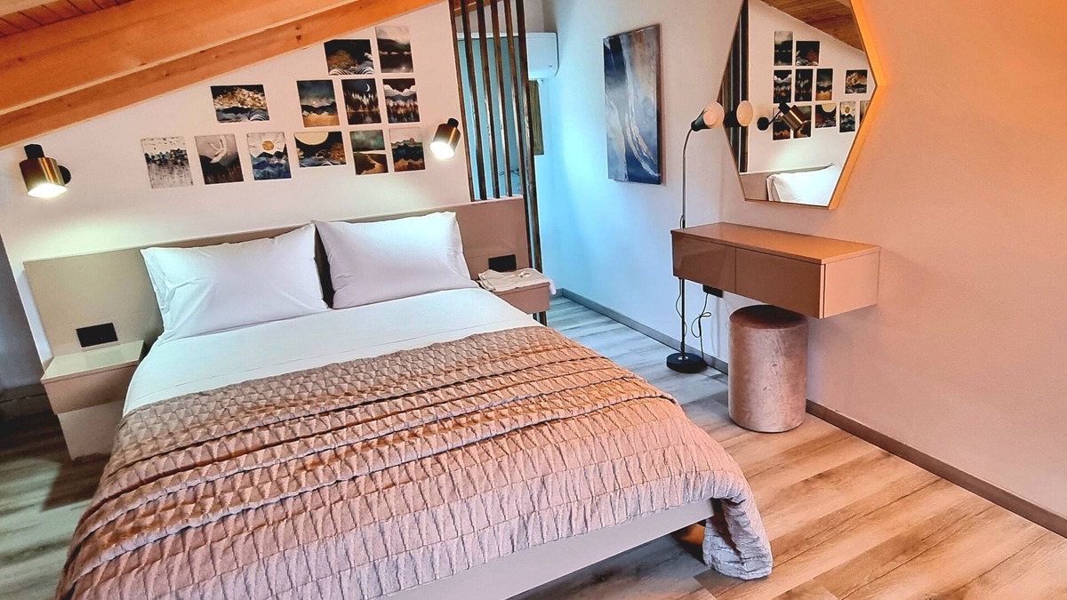 Skiathos Town Villa | Luxury Family Greek Villa- 10 mins from the beach
