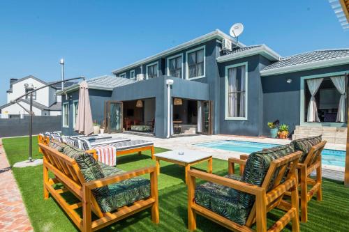 Bloubergstrand Villa | Luxury Family Villa - Big Bay - Blaauwberg Beach