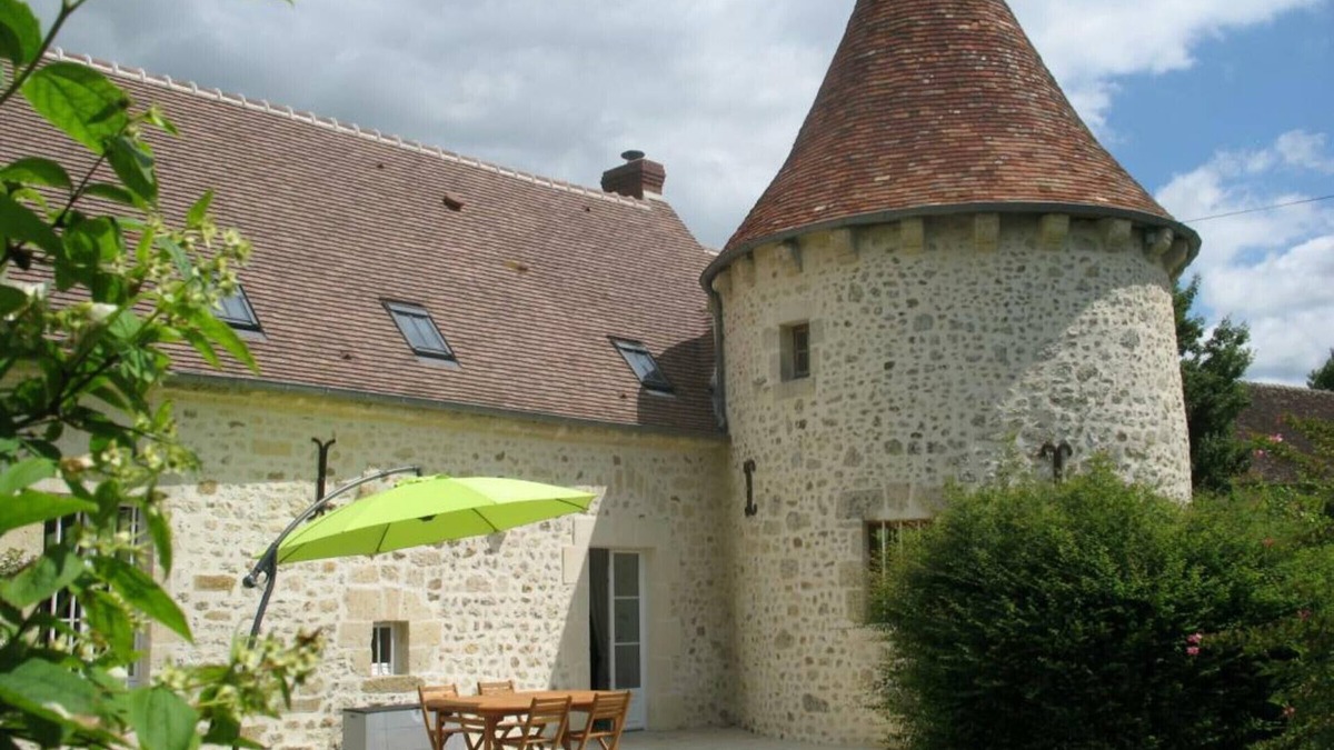 Coulonges-sur-Sarthe Cottage | Luxury Farmhouse with EV Charging, Near Paris, 6 Bedrooms, Sleeps 13