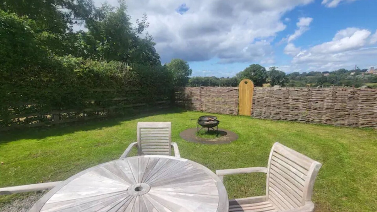 Northallerton Cottage | Luxury Farm Cottage with Hot Tub.n