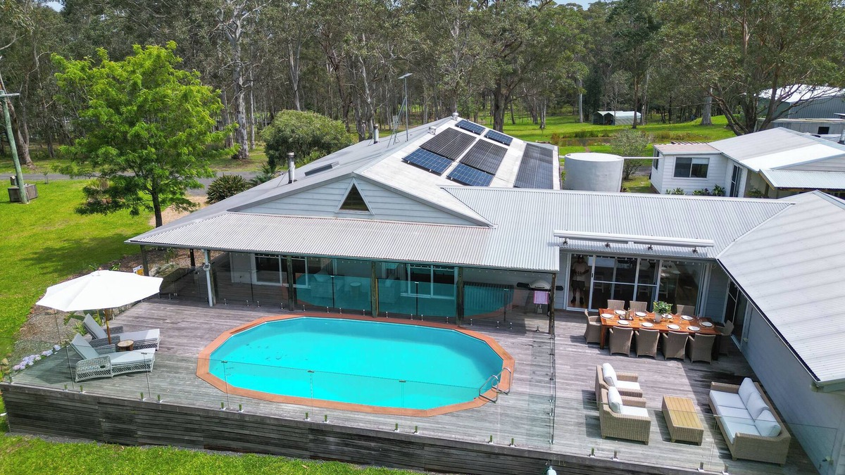 Little Forest Other | Luxury farm stay, near Mollymook sleeps 14. Pet friendly.
