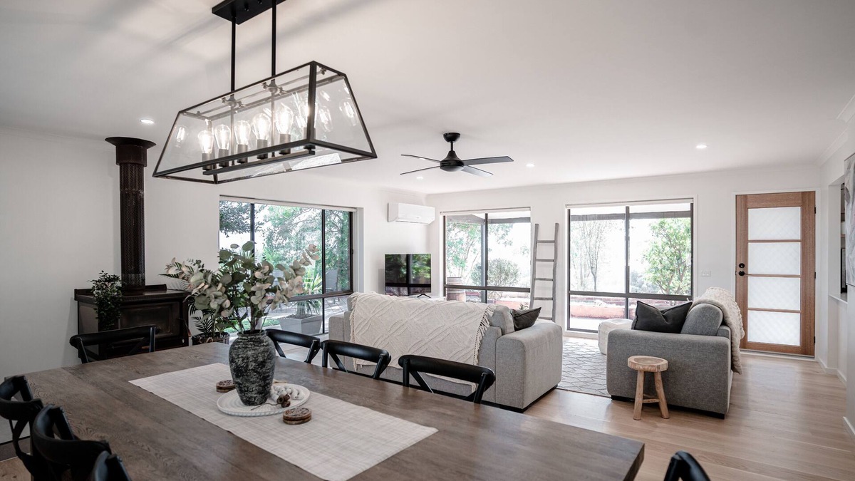 Lurg House | Luxury Farm Stay with Breathtaking Views – Sleeps 9, Close to Benalla