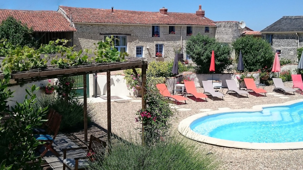 Faye-la-Vineuse Other | Luxury Farmhouse, Exclusive Use Heated Pool, Free WIFI, Dogs Welcome