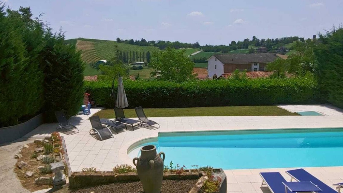 Murisengo House | Luxury farmhouse Casa Barbera with swimming pool with view of Monferrato hills