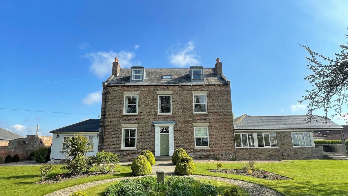 Wressle Other | Luxury Farmhouse:Hot tub/pool table/big garden/fire pit. Central meet up point.