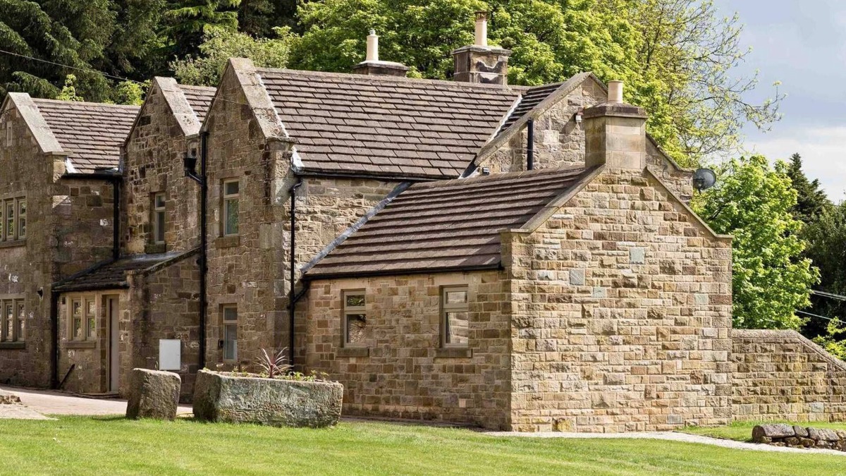 Beeley House | Luxury farmhouse, sleeping up to 18 guests in 8 bedrooms, with superb games room
