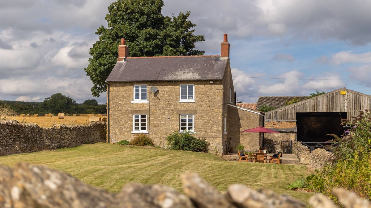 West Heslerton Other | Luxury Farmhouse with stunning Views - Pet Friendly with Hot Tub