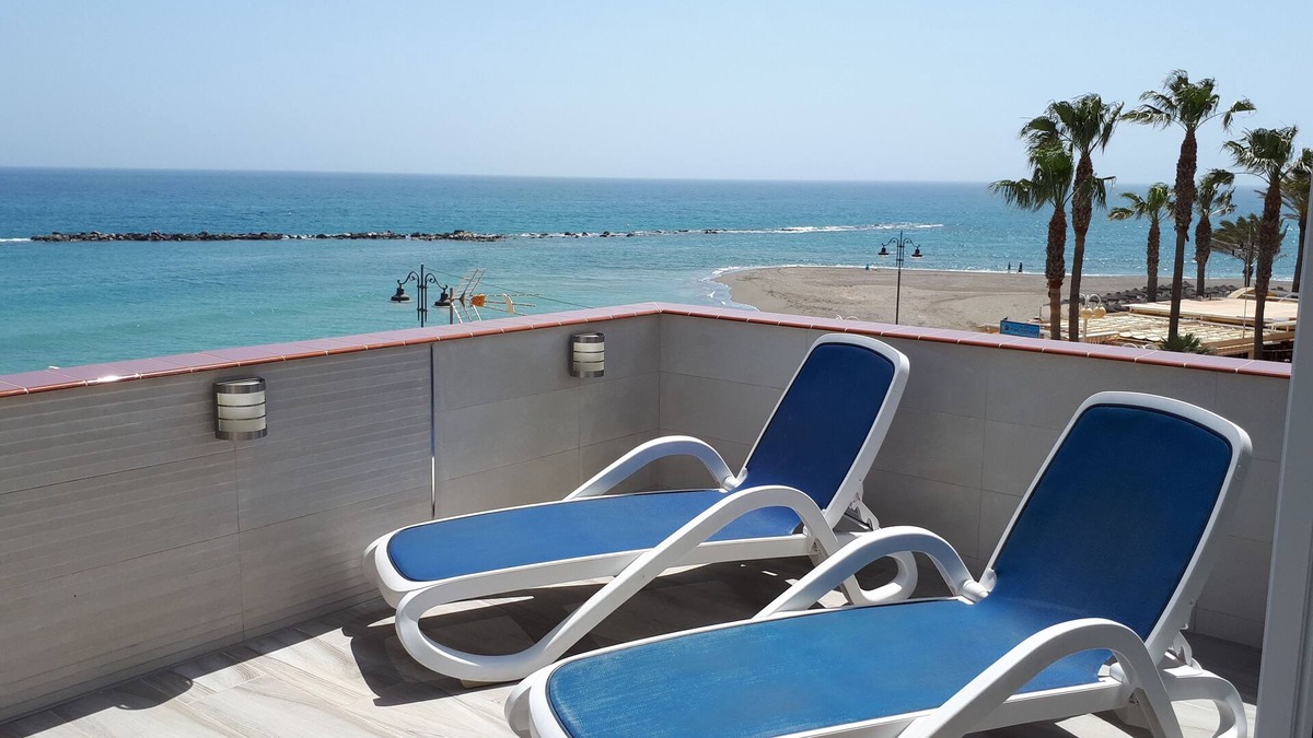 Benalmadena Costa Apartment | Luxury First-Line Beach-Front Apt VFT/MA 02508 Wifi, UK TV, Air Con