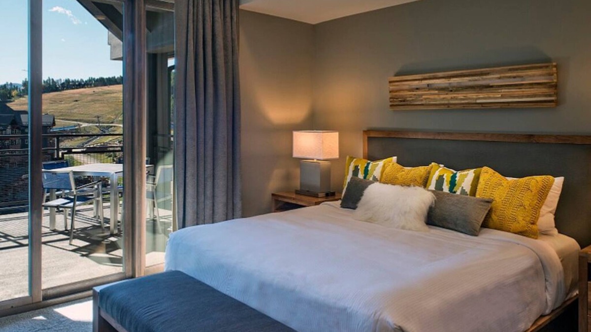 Peak 8 Apartment | Luxury Four-Bedroom Ski-In/Ski-Out. Jan 31 to Feb 7, 2026 – Peak 8 Breckenridge.