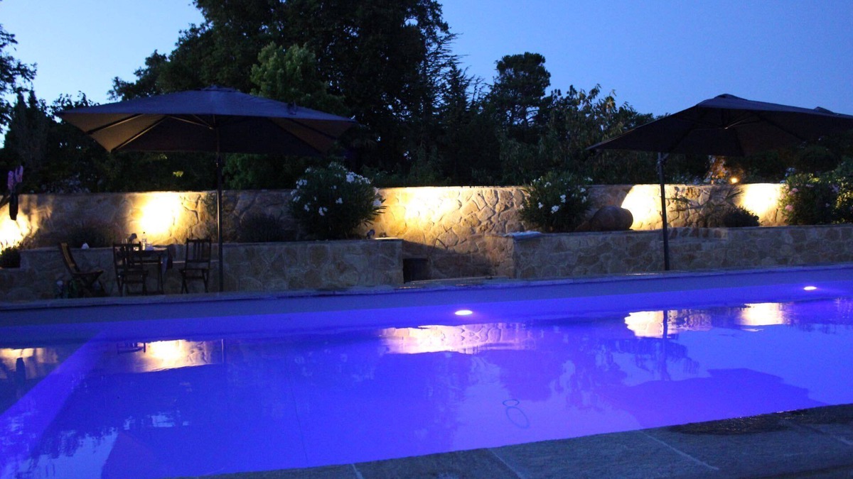 Sainte-Cecile-les-Vignes House | Luxury Provence DiWine House with Large heated swimming pool on the Vineyard