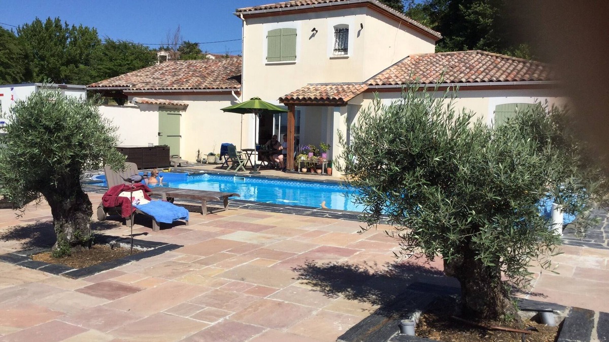 Sainte-Livrade-sur-Lot House | Luxury detached hilltop villa with Heated pool, bar, gym/pool room and WIFI.