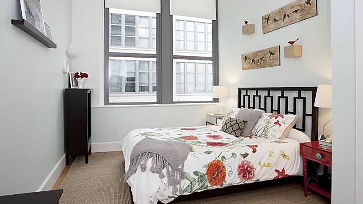 Jersey City Condo | Luxury furnished condo room and private bathroom. Quick NYC commute!