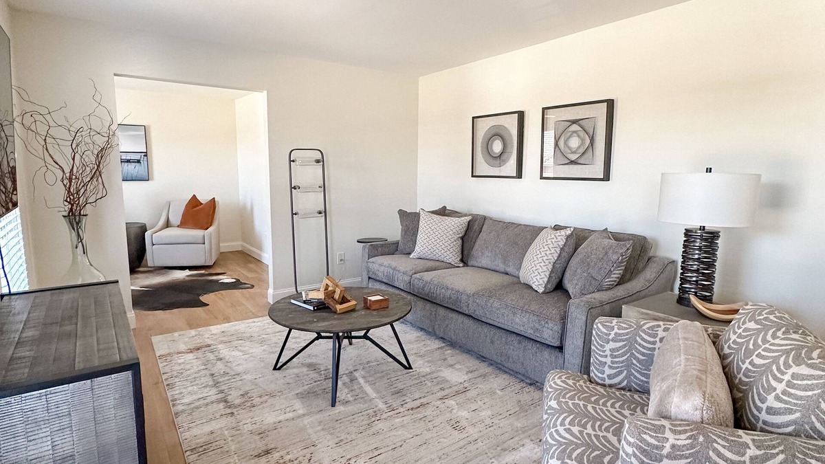 Radcliff House | Luxury furnishings, space for everyone. Great location!