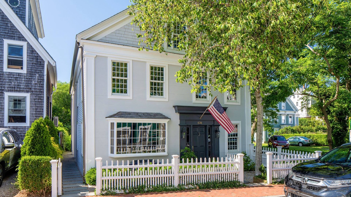 Commercial Street House | Luxury Gallery District home steps from beach with chef’s kitchen & gardens