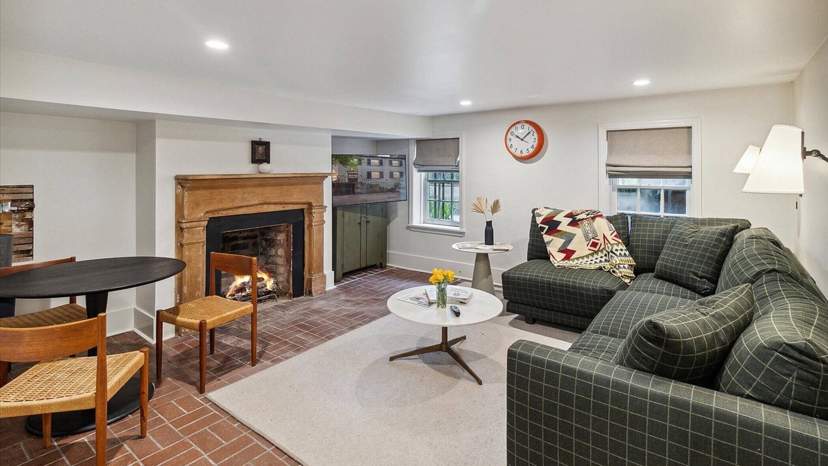 Historic Downtown Savannah Apartment | Luxury Garden On Jones