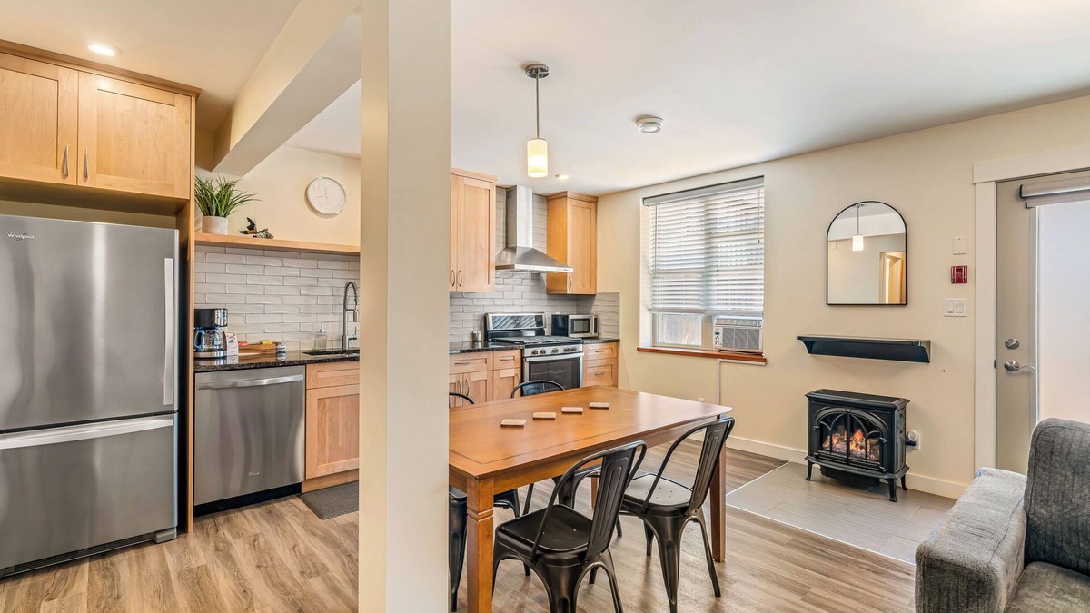 Nelson Apartment | Luxury Garden Suite in Downtown Nelson BC with sauna