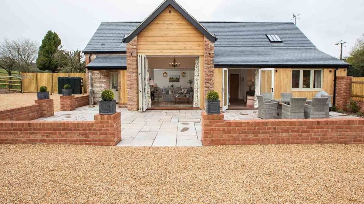 Dorchester House | Luxury 3 Bed/Bath ensuite self catering accommodation in Dorset converted barn.