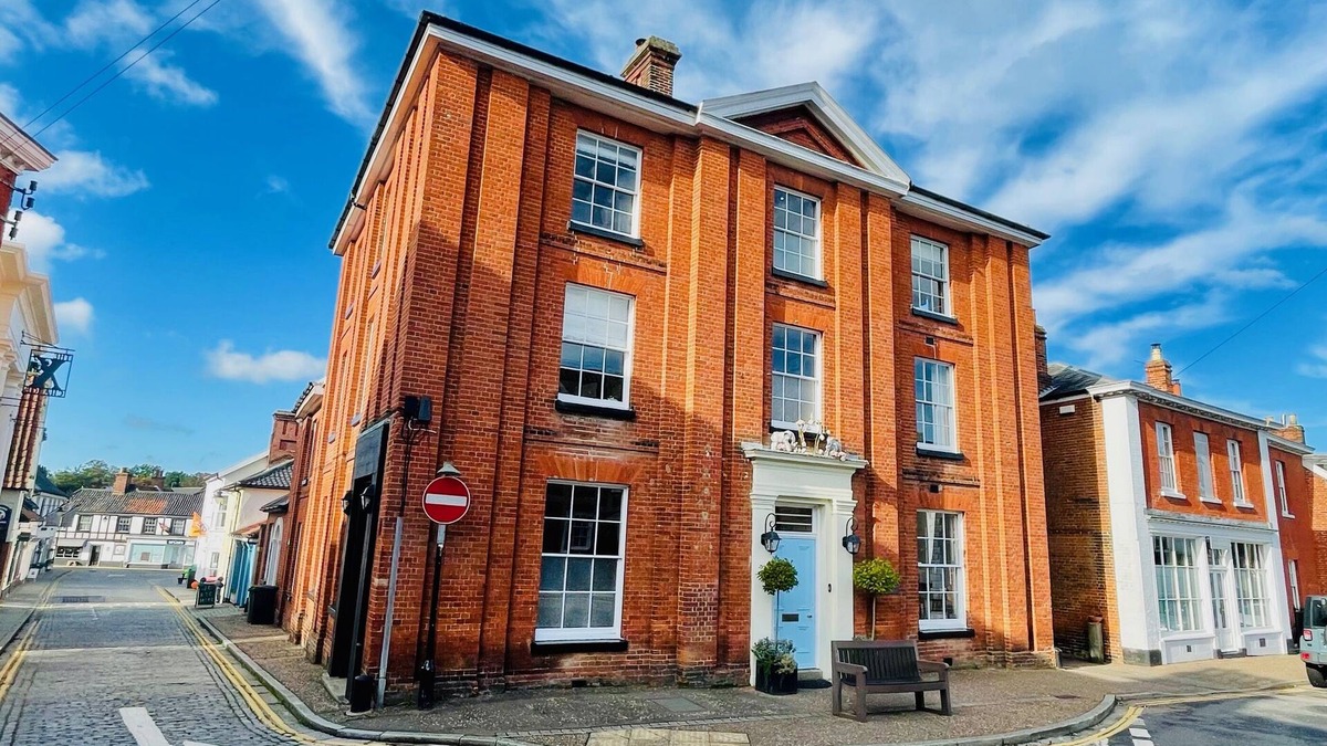 Harleston House | Luxury Georgian House With Sauna Sleeps 19-23