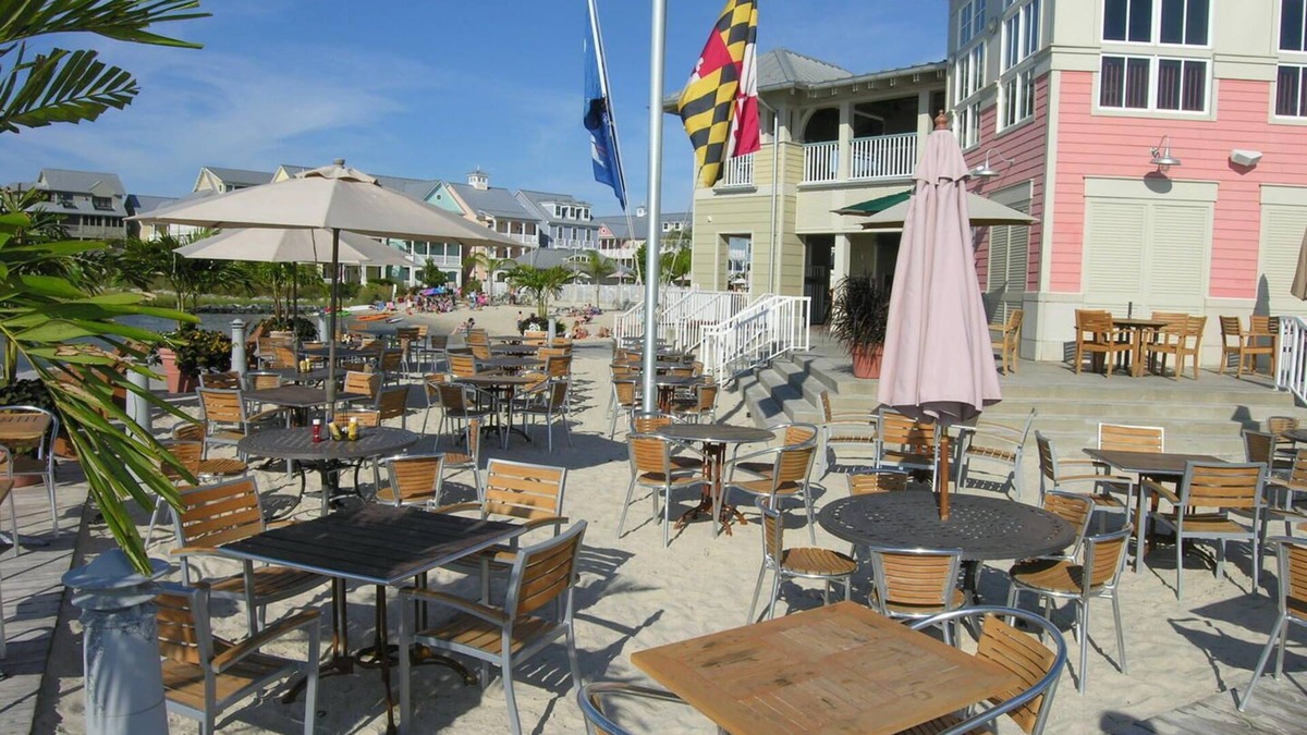 Sunset Island Apartment | Luxury Getaway Condo at Sunset Island in OC