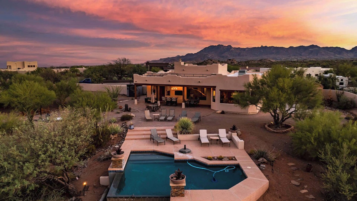 Pinnacle Peak House | Luxury Getaway - Infinity Pool, Mountain Views, Rooftop Deck