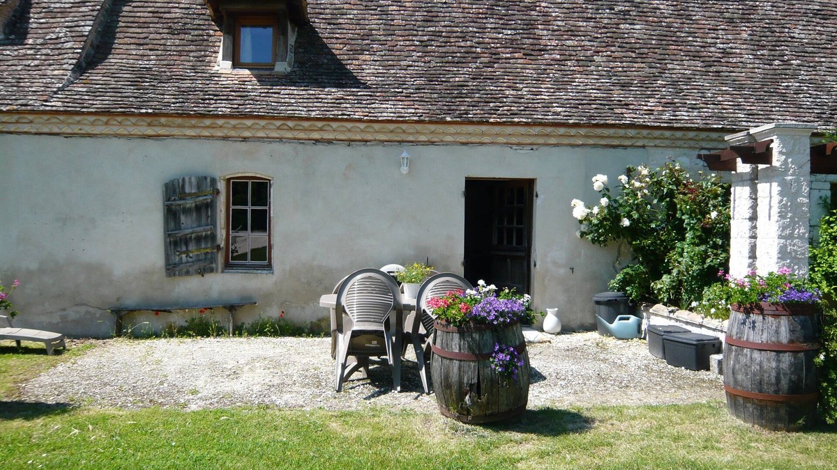 Boisse Cottage | Luxury gite for adult couples, peaceful, open views, large swimming pool
