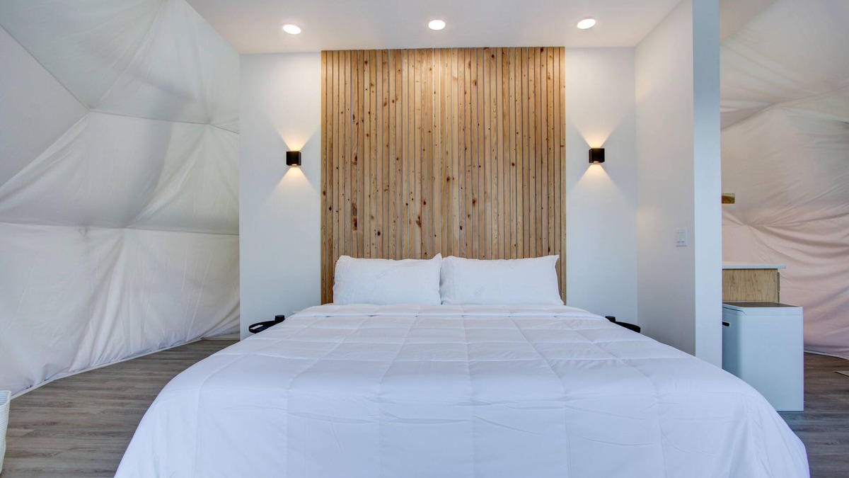 Pearcy Cabin | Luxury Glamping Dome “Sol” in countryside with hot/tub near Hot Springs