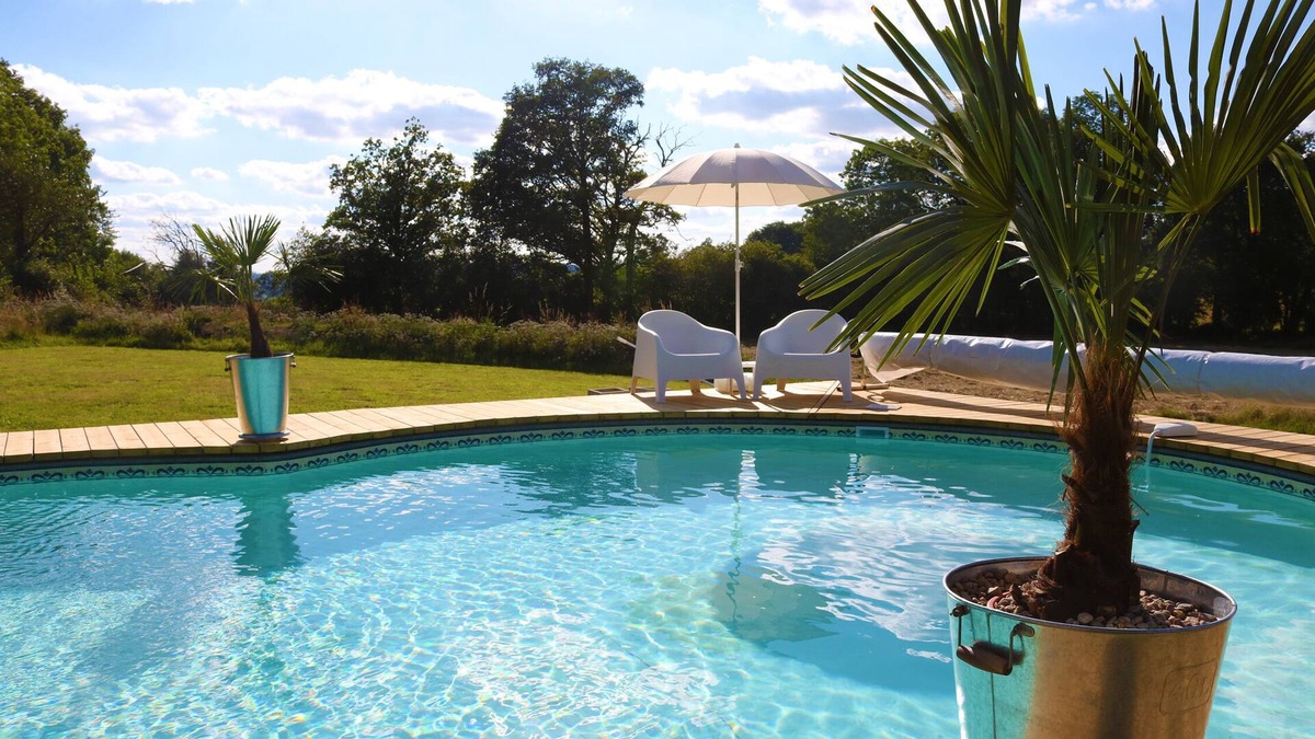 Auzances Cabin | Luxury Glamping with outdoor pool - rural France - 6 units, 6 bathrooms, upto 20