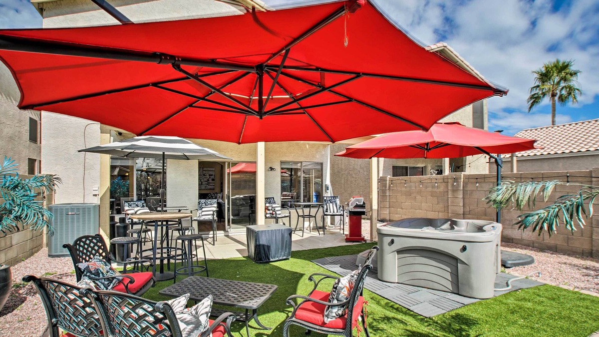 Deer Valley House | Luxury Glendale Getaway w/Private Hot Tub & Patio