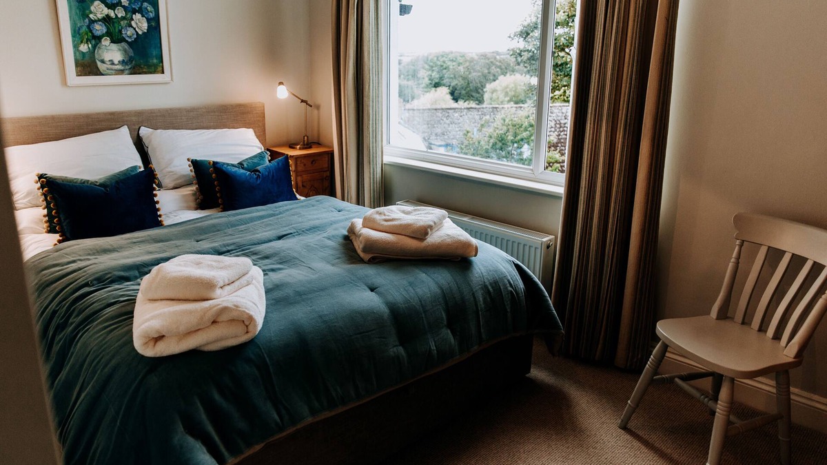 St Davids House | Luxury Golden House with parking