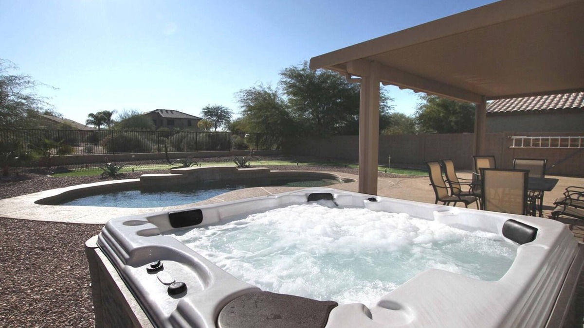 San Tan Valley House | Luxury Golf Property - Heated Pool - Hot Tub - Putting Green - HDTV