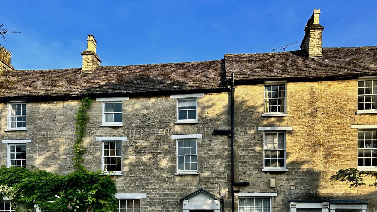 Tetbury House | Luxury Grade II Listed Retreat, Secret Walled Garden midst Royal Market Town
