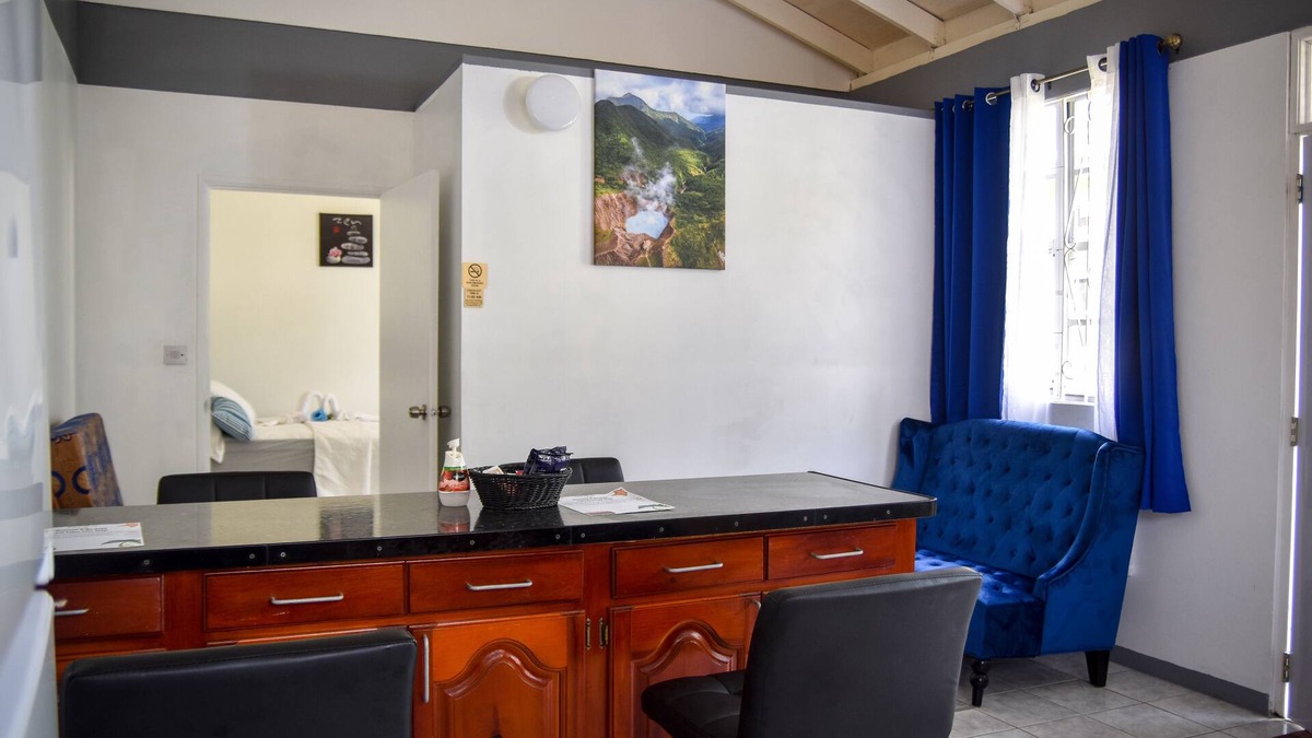 Giraudel Apartment | Luxury Green Castle Apartment#2 in Roseau