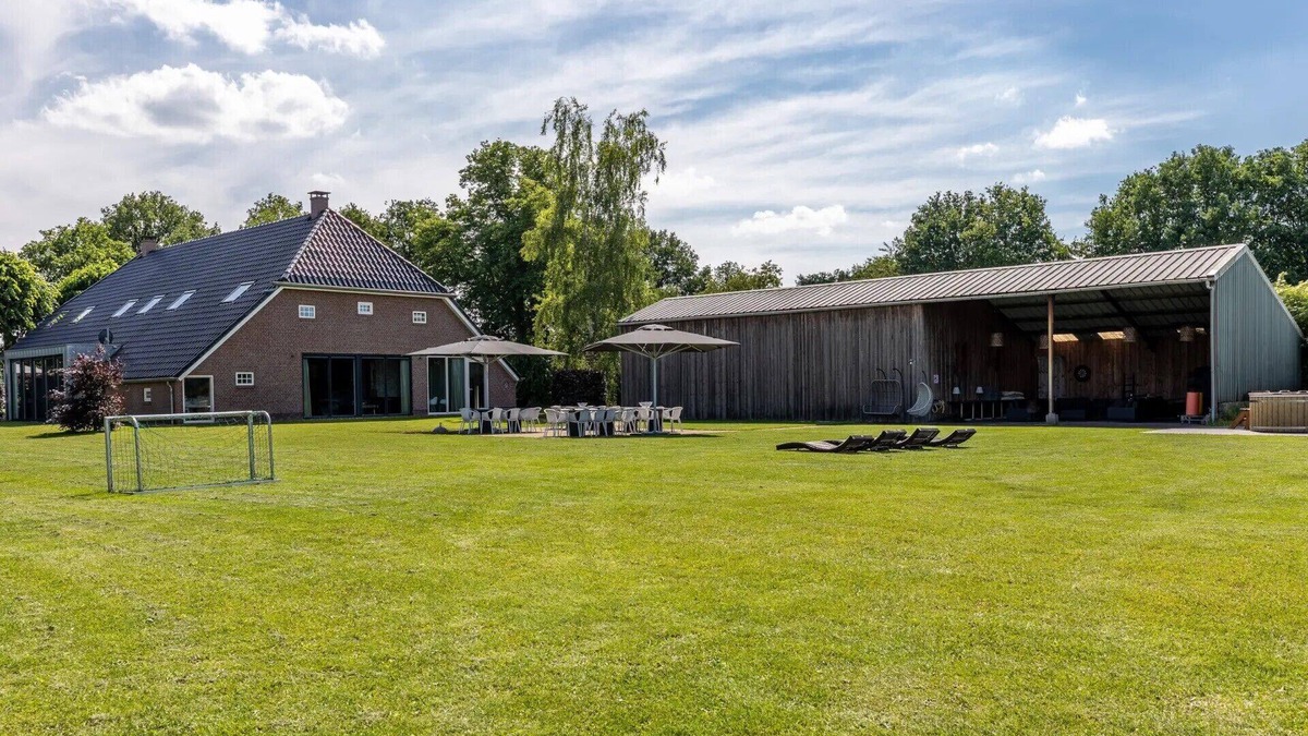 Schoonloo Villa | Luxury group accommodation with hot tub