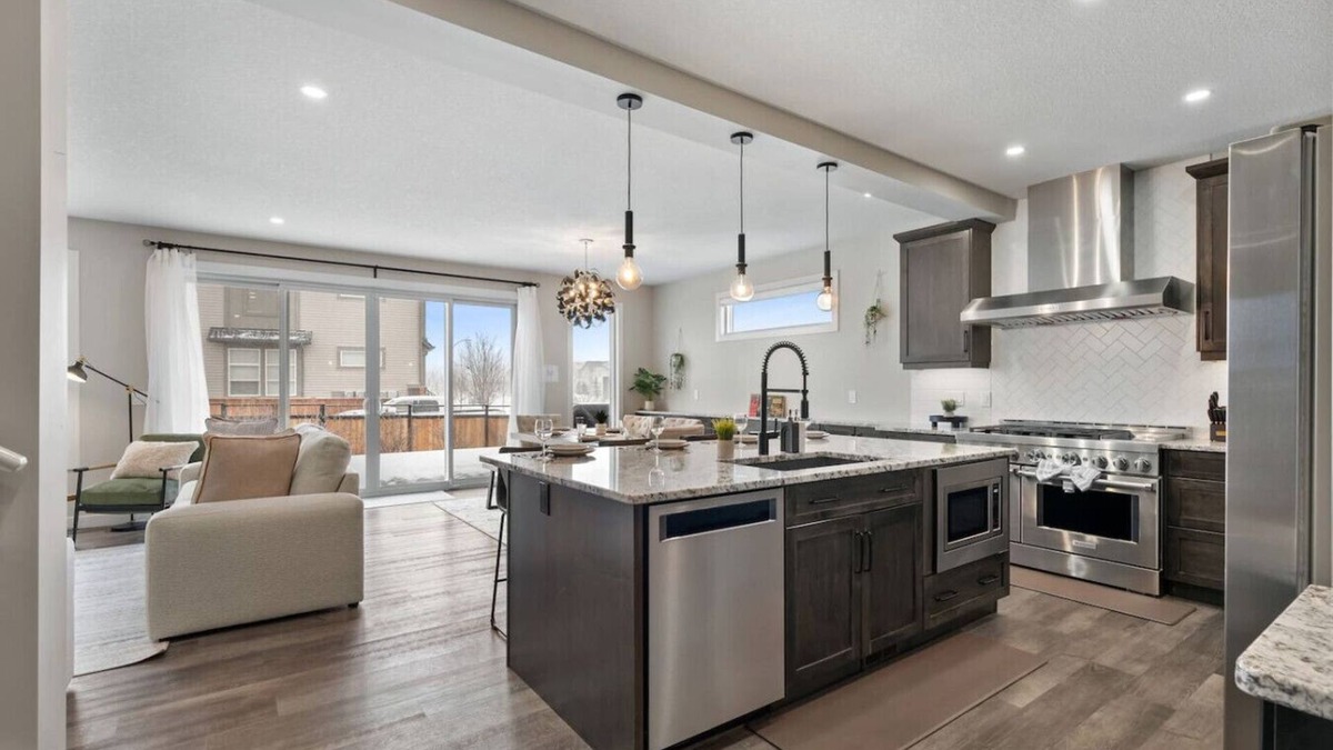Southeast Calgary House | Luxury Group Home Karaoke, Games & Sleeps 14
